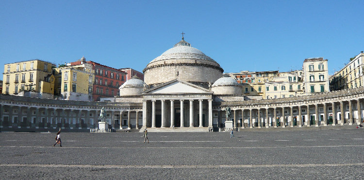 piazza del plebiscito a napoli